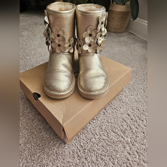 Ugg Gold Flora Boot Kids Size 3 - Picture 6 of 8